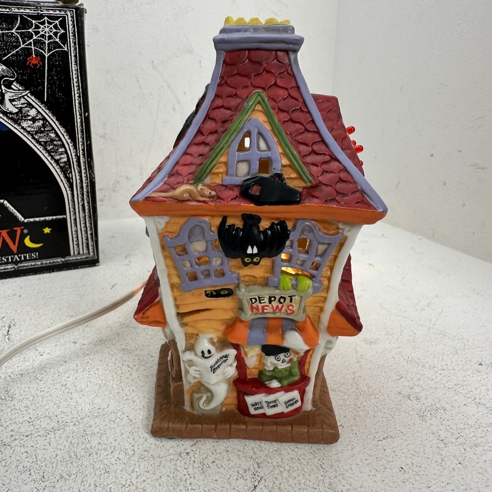 VTG Creepy Hollow Limited Ed Train Depot Halloween Village House & Figures WORKS - Picture 16 of 16
